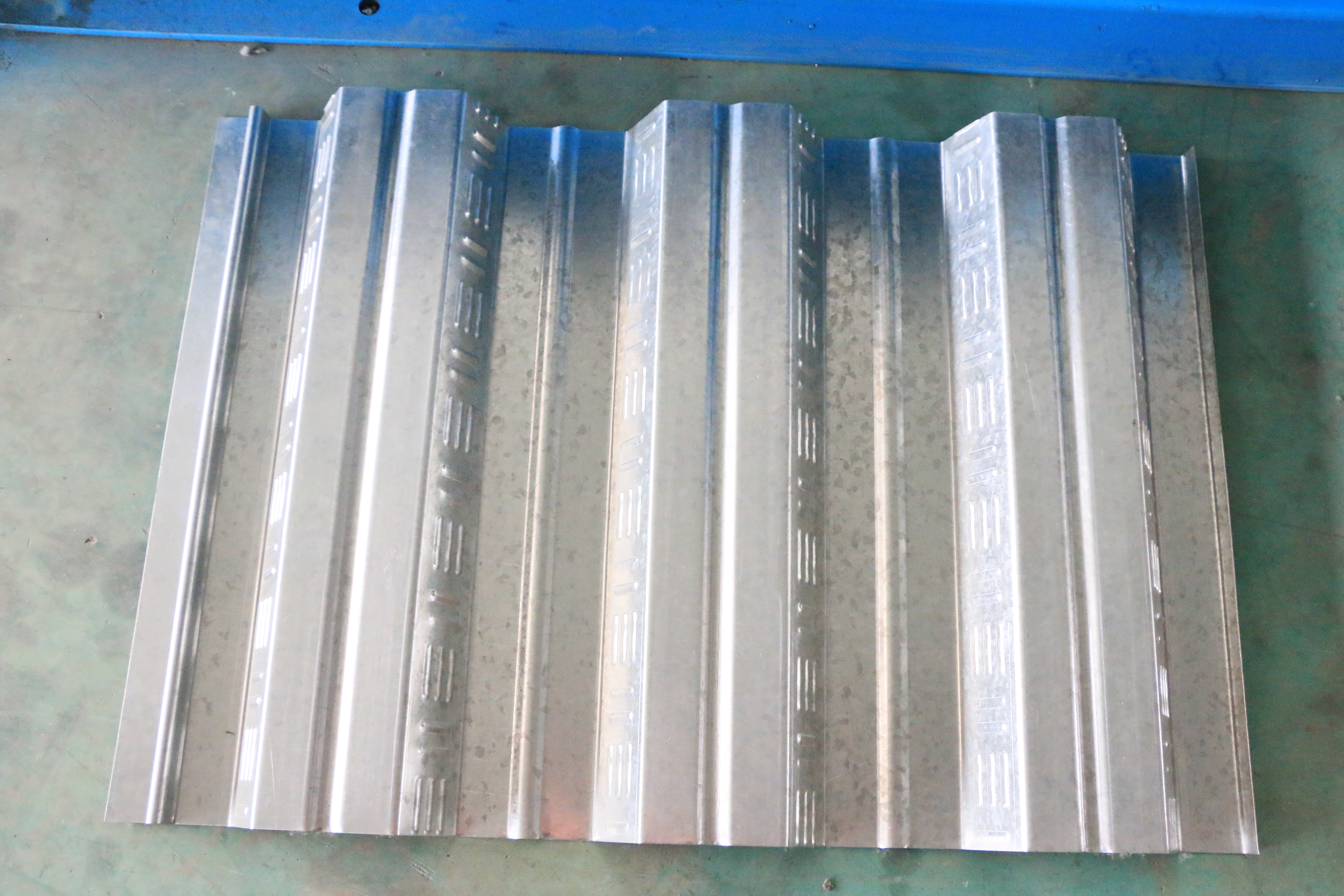 Floor Metal Decking Sheet Roll Forming Machine Galvanized Corrugated Steel Deck for Steel Structure Building