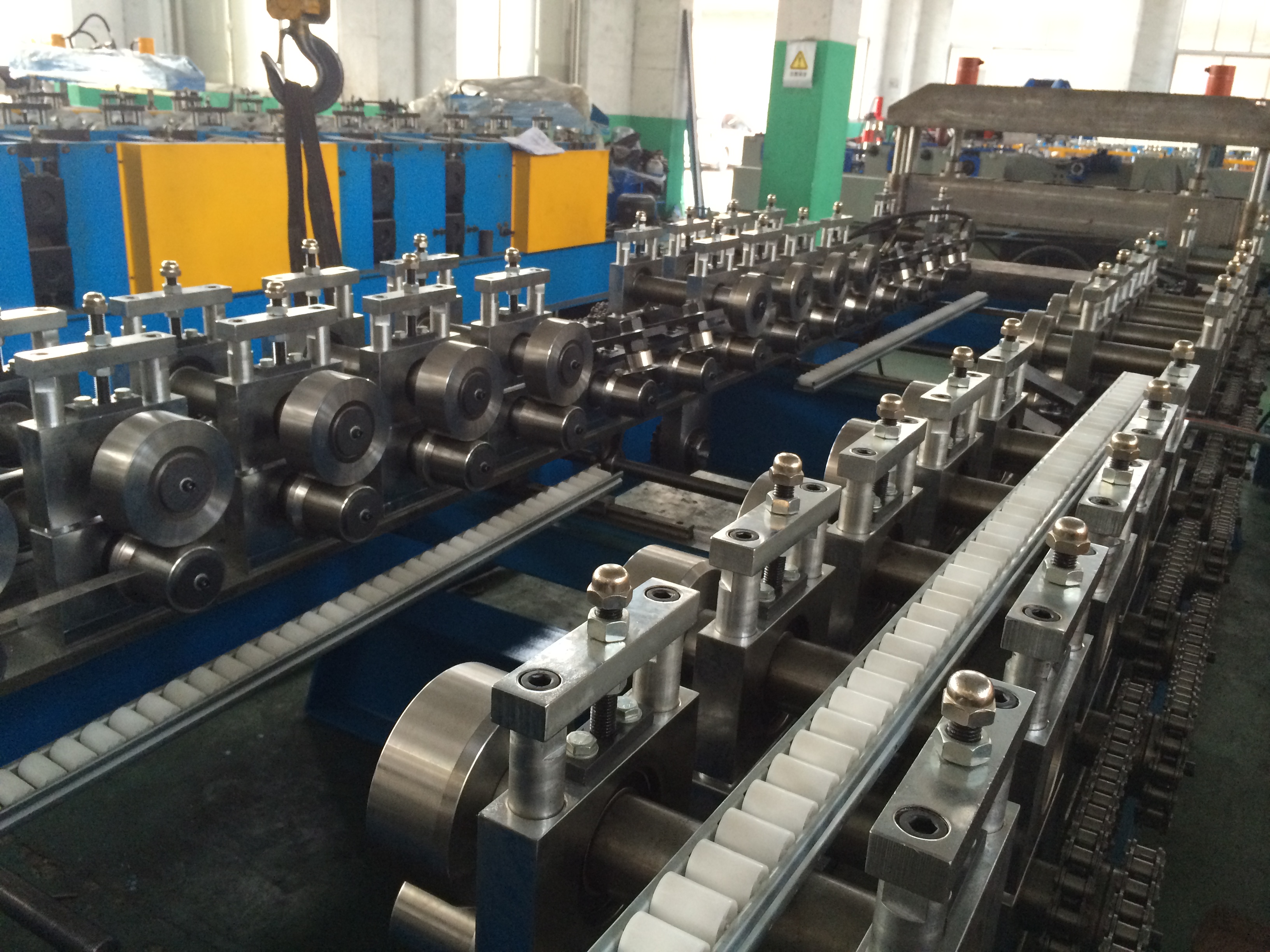 Tray Box Panel Roll Forming Machine Multiple Size Full Automatically Operation 
