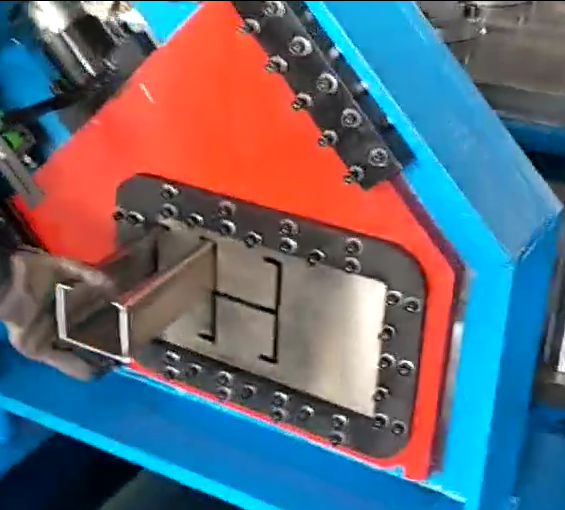 C Z U Purline Roll Forming Machine Full Automatically Interchangeable PLC Computer Control 