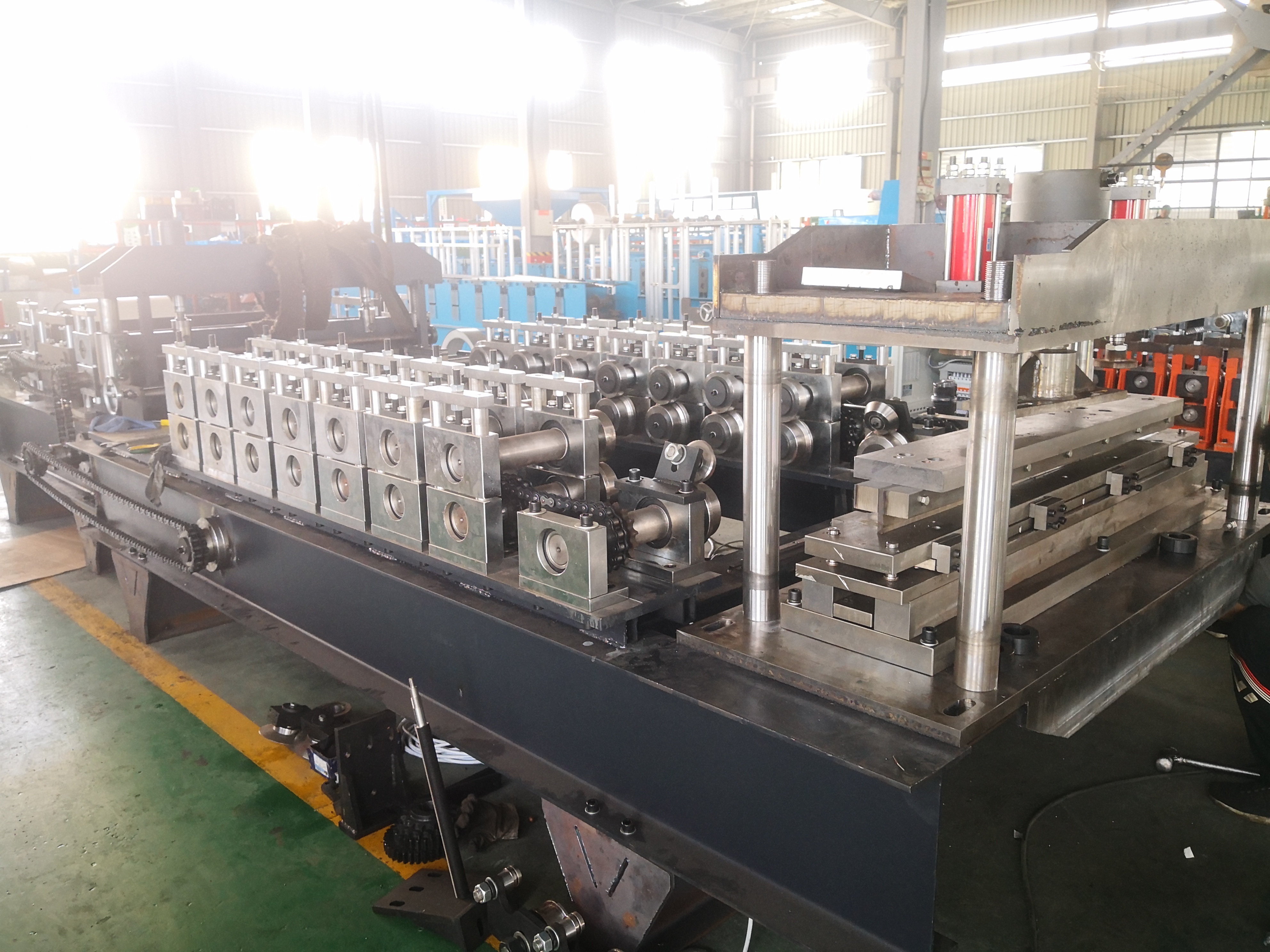 Pass CE and ISO Full Automatic Panel Box Roll Forming Machine One Side Width Adjustment